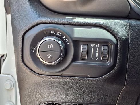 Used 2022 Jeep Gladiator Sport AWD/4WD image 16