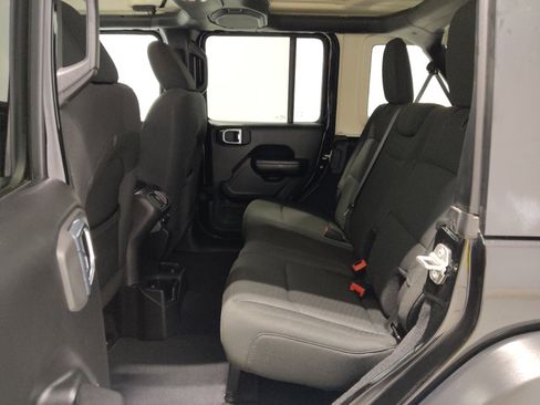 Used 2018 Jeep Wrangler Unlimited Sport S AWD/4WD image 18