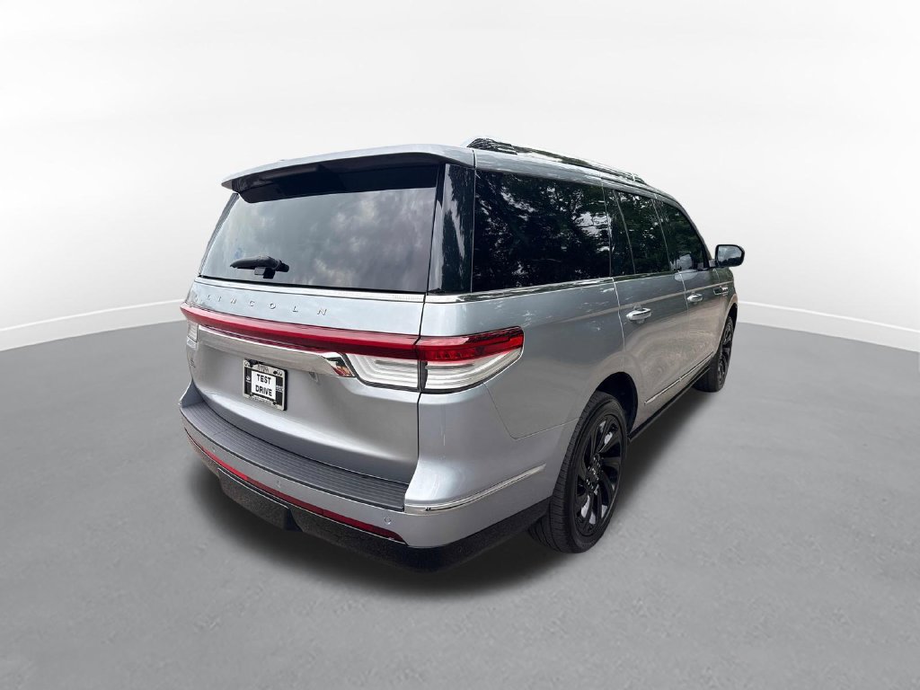 Used 2023 Lincoln Navigator Reserve AWD/4WD image 6