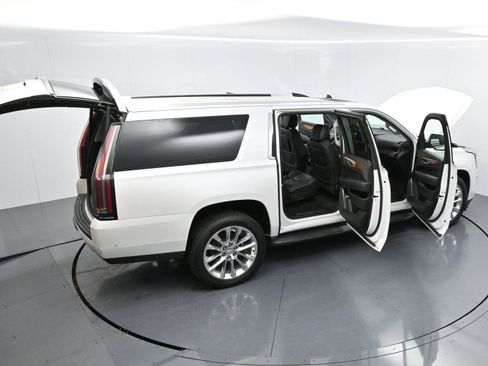 Used 2017 Cadillac Escalade ESV Luxury image 46