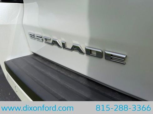 Used 2018 Cadillac Escalade Premium Luxury AWD/4WD image 10