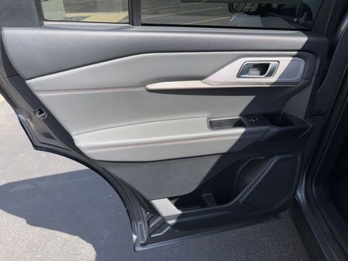 Used 2025 Ford Explorer Active AWD/4WD image 22