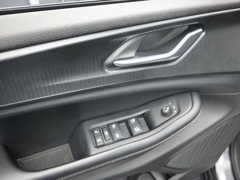 Used 2023 Jeep Grand Cherokee Laredo RWD image 10