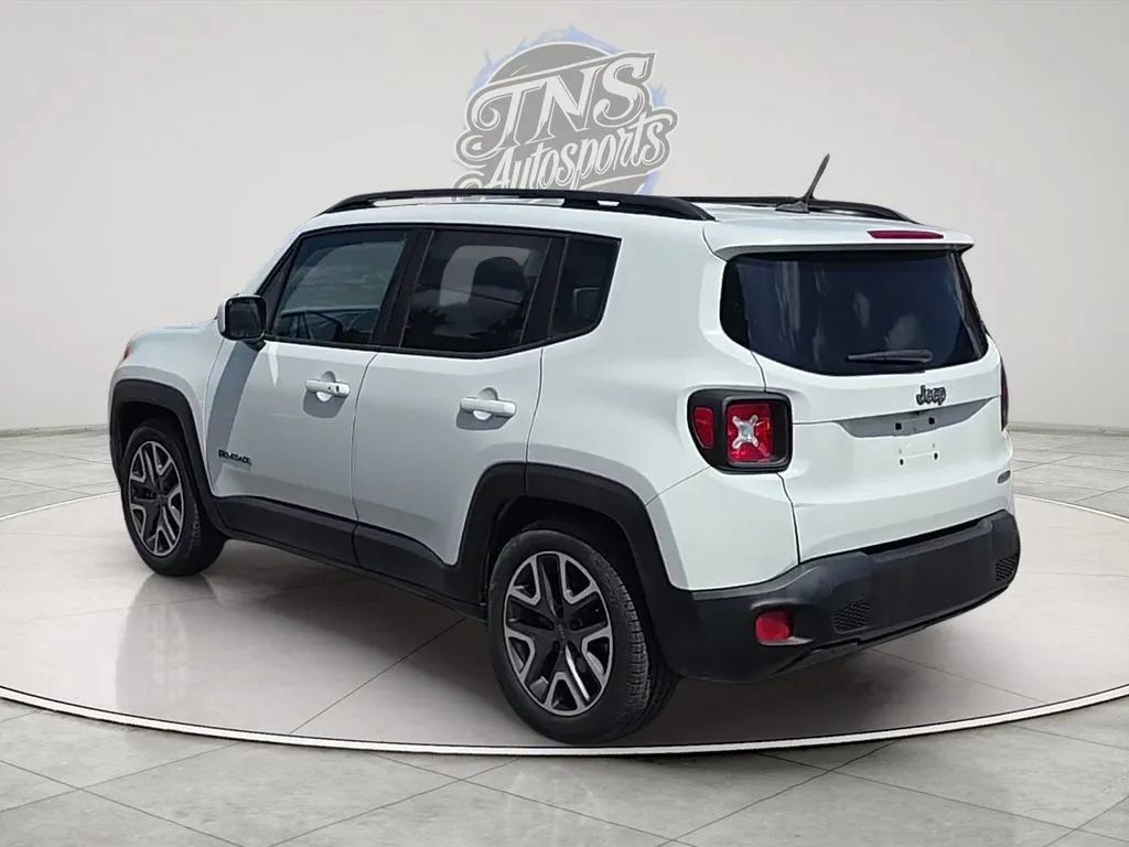 Used 2016 Jeep Renegade Latitude FWD image 7