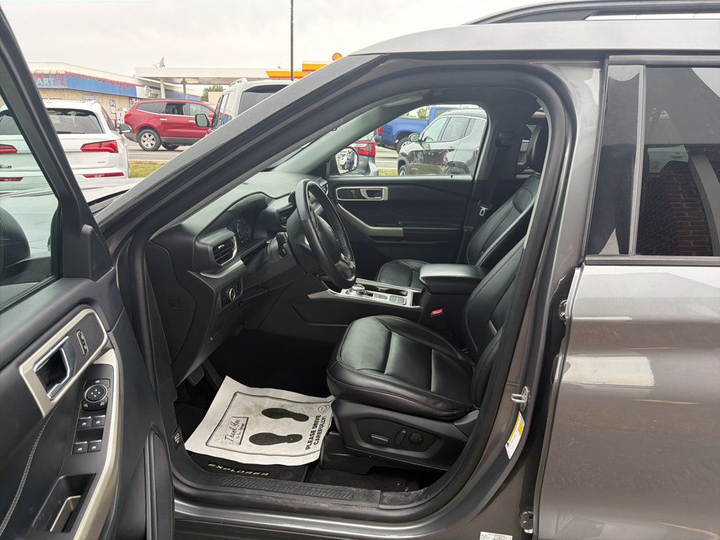 Used 2023 Ford Explorer XLT w/ Equipment Group 202A RWD image 10