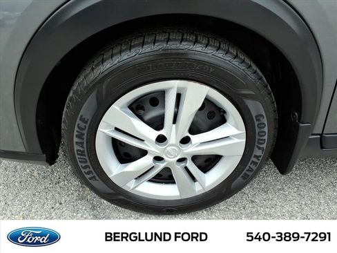 Used 2021 Nissan Kicks S FWD image 11