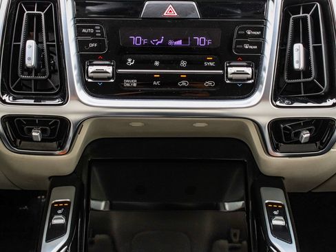 Used 2022 Kia Sorento SX AWD/4WD image 24