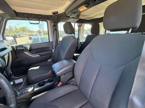 Used 2017 Jeep Wrangler Unlimited Sport w/ Connectivity Group AWD/4WD image 13