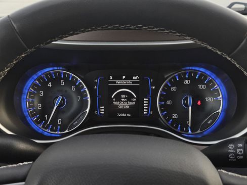 Used 2023 Chrysler Voyager LX image 17