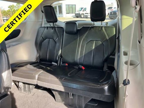 Certified 2024 Chrysler Pacifica Touring-L image 10