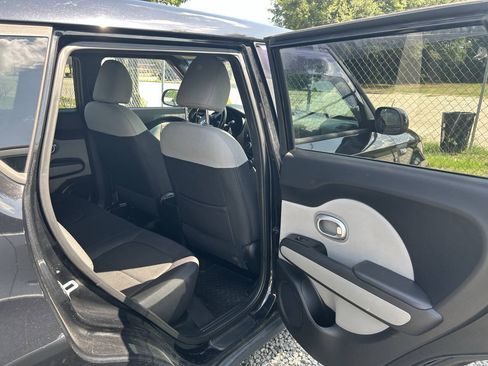 Used 2014 Kia Soul FWD image 11