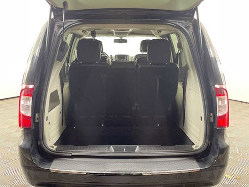 Used 2015 Chrysler Town & Country Touring image 24