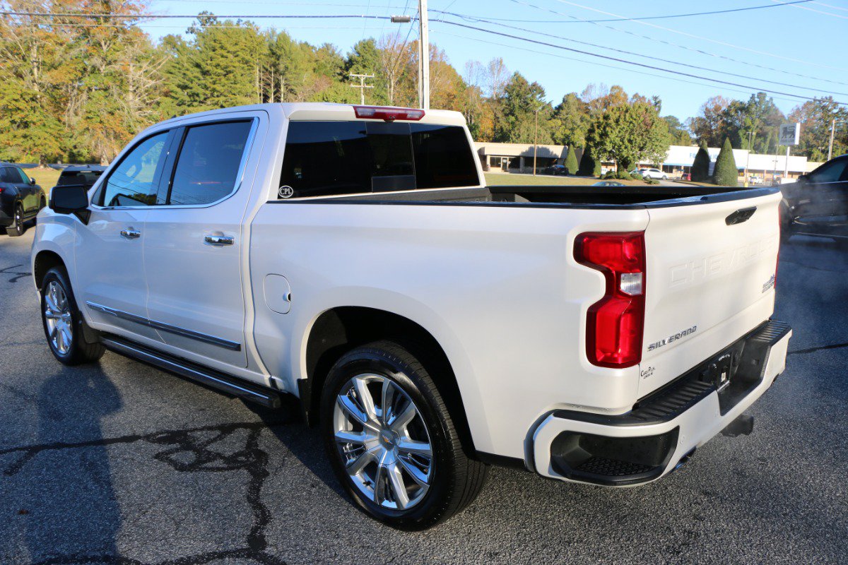 Used 2023 Chevrolet Silverado 1500 High Country w/ High Country Premium Package AWD/4WD image 3