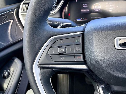 Used 2023 Jeep Grand Cherokee Altitude image 28