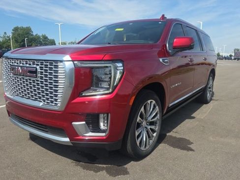 Used 2021 GMC Yukon XL Denali w/ Denali Ultimate Package AWD/4WD image 2