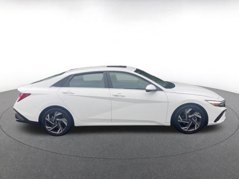 Used 2025 Hyundai Elantra SEL FWD image 16