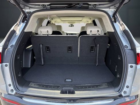 Used 2023 Buick Enclave Essence w/ Experience Buick Package FWD image 12