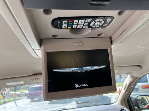 Used 2015 Chrysler Town & Country Touring w/ Driver Convenience Group FWD image 15