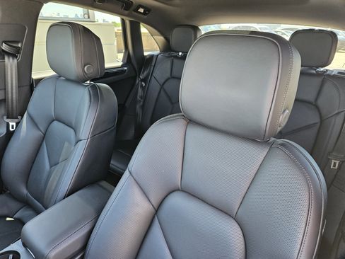 Certified 2026 Porsche Macan AWD/4WD image 6