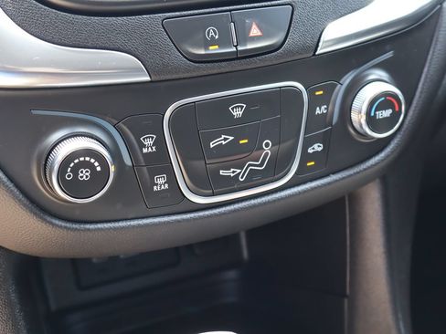 Used 2024 Chevrolet Equinox LT FWD image 23