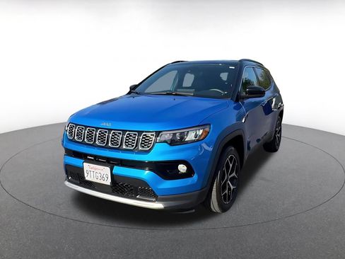 Used 2025 Jeep Compass Limited AWD/4WD image 5