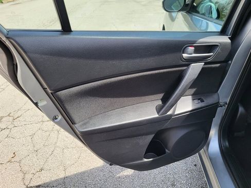 Used 2013 MAZDA MAZDA3 i Sport image 23