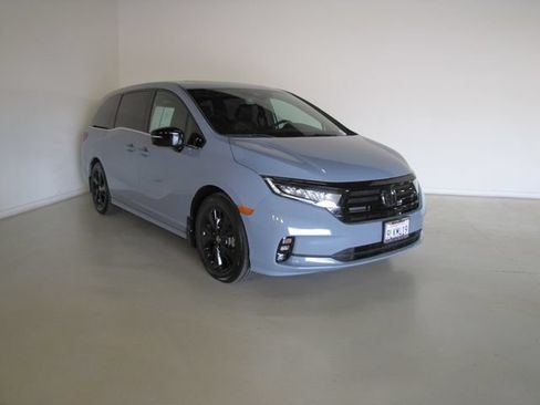 Certified 2024 Honda Odyssey Sport image 3