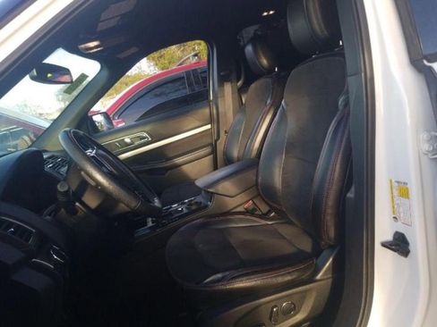 Used 2018 Ford Explorer XLT w/ Equipment Group 202A image 4