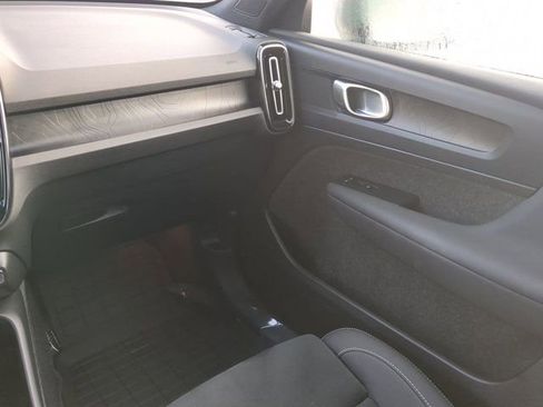 Used 2024 Volvo XC40 Recharge Plus w/ Protection Package Premier image 17