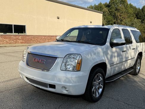 Used 2012 GMC Yukon XL Denali image 3