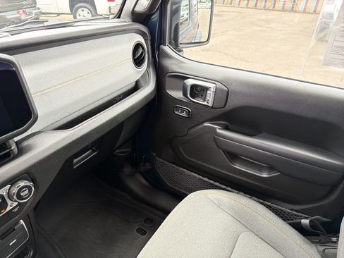 Used 2025 Jeep Wrangler Sport AWD/4WD image 22