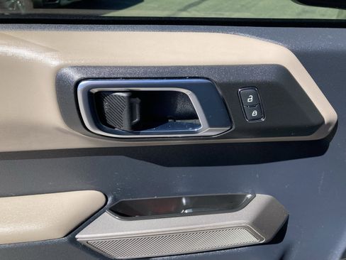 Used 2022 Ford Bronco Wildtrak image 11