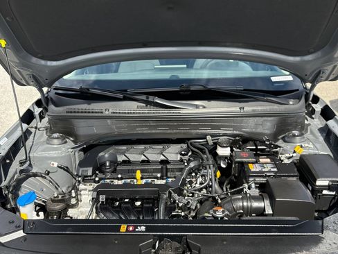 Used 2022 Hyundai Venue Limited FWD image 18