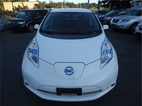 Used 2015 Nissan Leaf SV w/ LED & Quick Charge Package FWD image 2