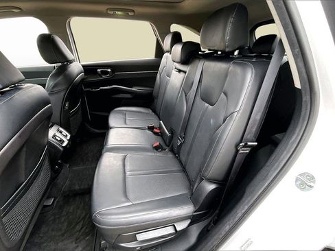 Certified 2022 Kia Sorento S w/ Panoramic Sunroof Package image 28