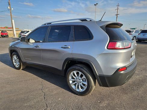 Used 2020 Jeep Cherokee Latitude image 4