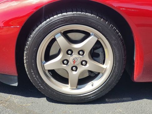 Used 2004 Chevrolet Corvette Convertible w/ Preferred Equipment Group RWD image 12