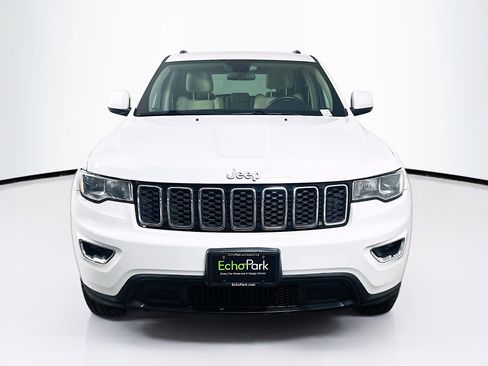 Used 2018 Jeep Grand Cherokee Laredo image 2