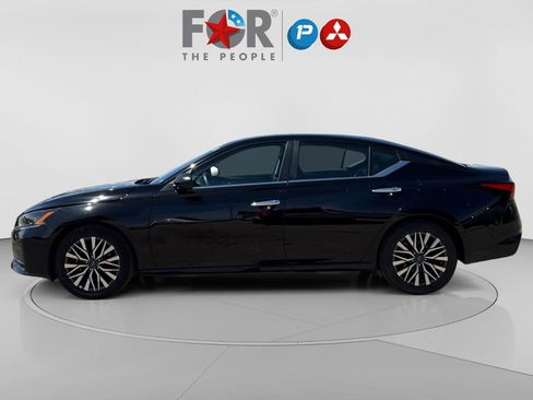Used 2025 Nissan Altima 2.5 SV FWD image 9