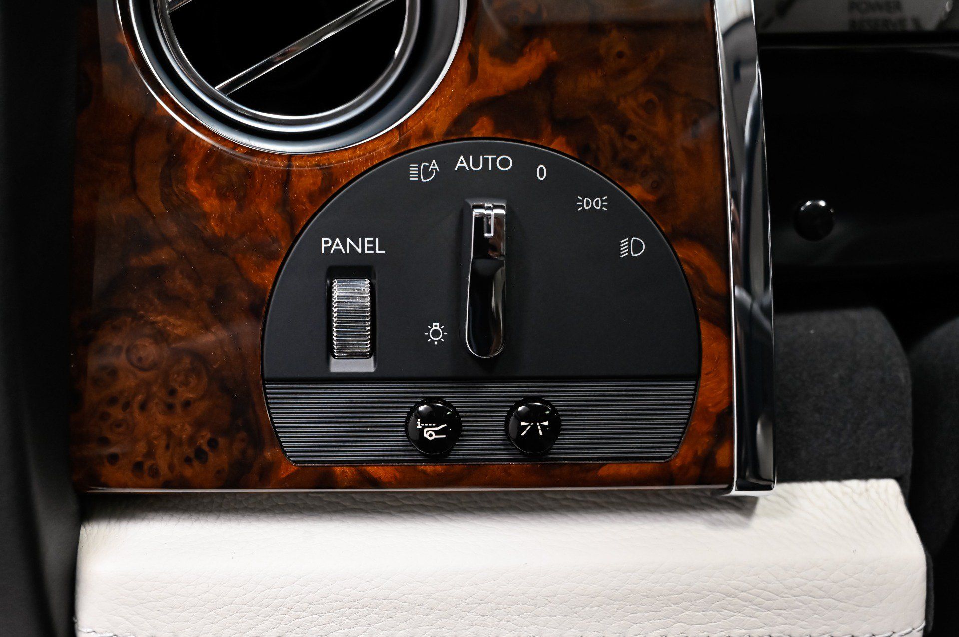 Used 2012 Rolls-Royce Ghost RWD image 15