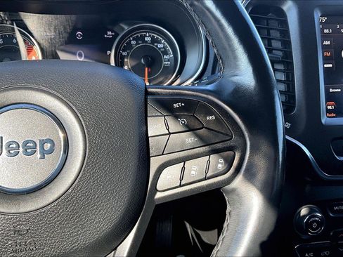 Used 2019 Jeep Cherokee Trailhawk image 20