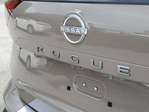 Used 2024 Nissan Rogue SV AWD/4WD image 7