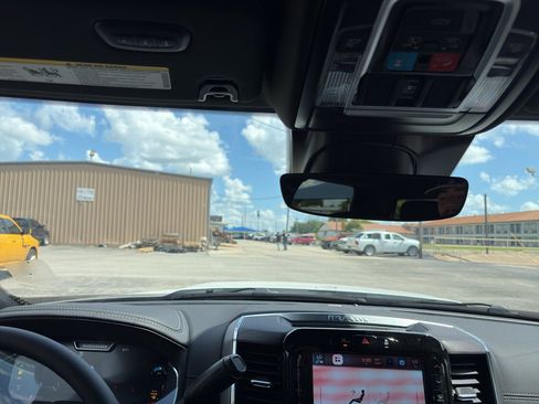 New 2026 RAM 2500 Laramie AWD/4WD image 38