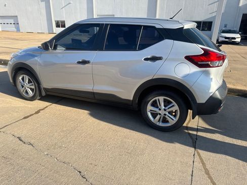 Used 2020 Nissan Kicks S FWD image 4