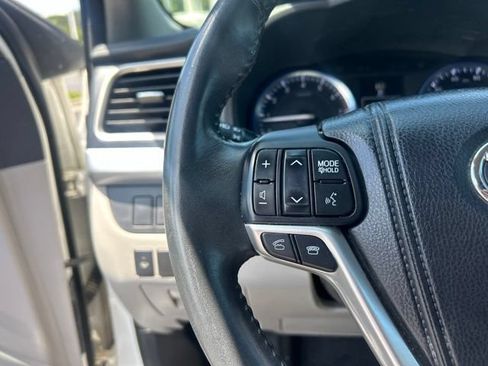 Used 2014 Toyota Highlander XLE AWD/4WD image 22