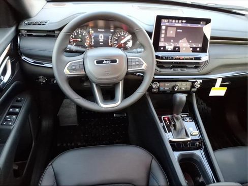 New 2026 Jeep Compass Latitude image 11