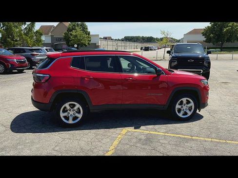 Used 2024 Jeep Compass Latitude AWD/4WD image 37