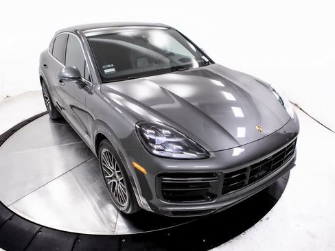 Certified 2022 Porsche Cayenne Turbo image 38