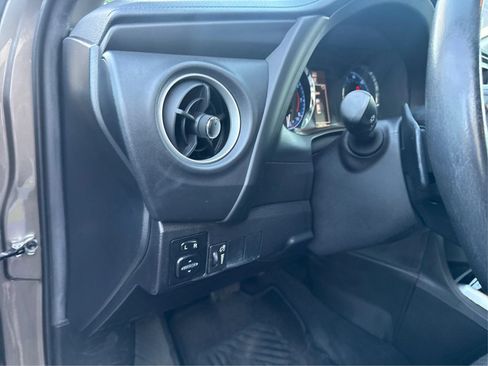 Used 2017 Toyota Corolla SE w/ SE Premium Package FWD image 18