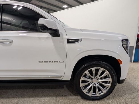 Used 2023 GMC Yukon XL Denali image 11